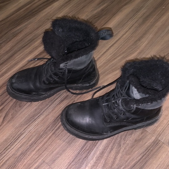 Doc Martens Lined with Fur - Picture 7 of 9